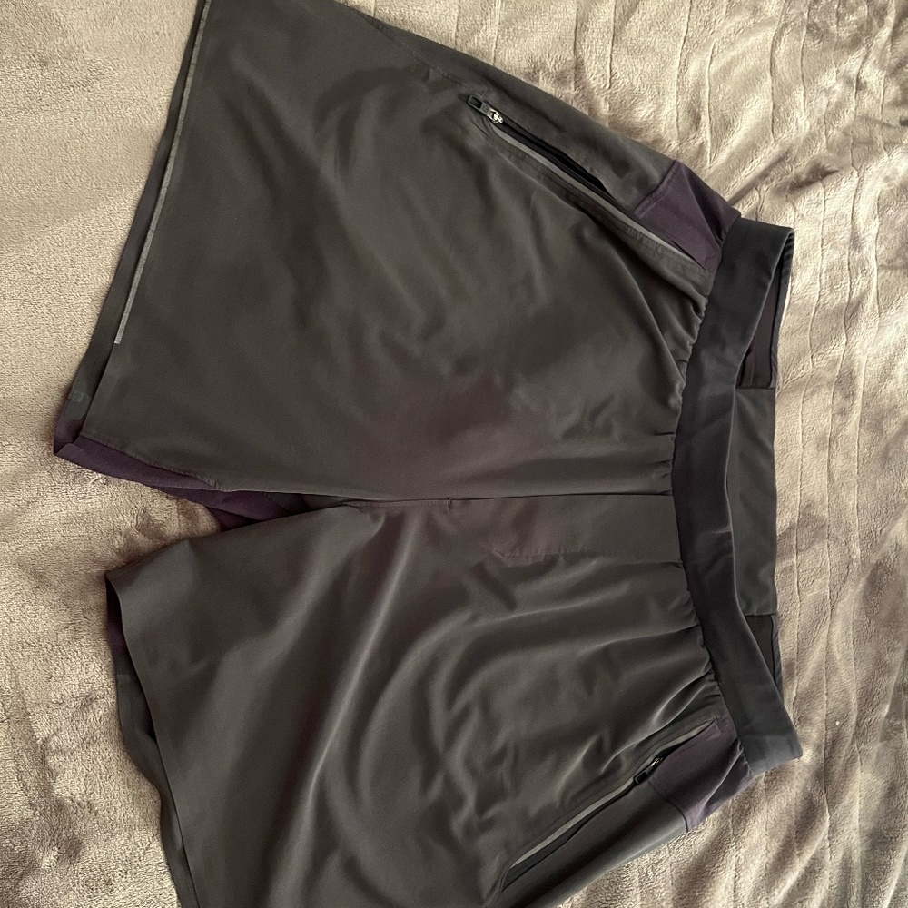 lululemon 7 in" Linerless Gray Training Shorts